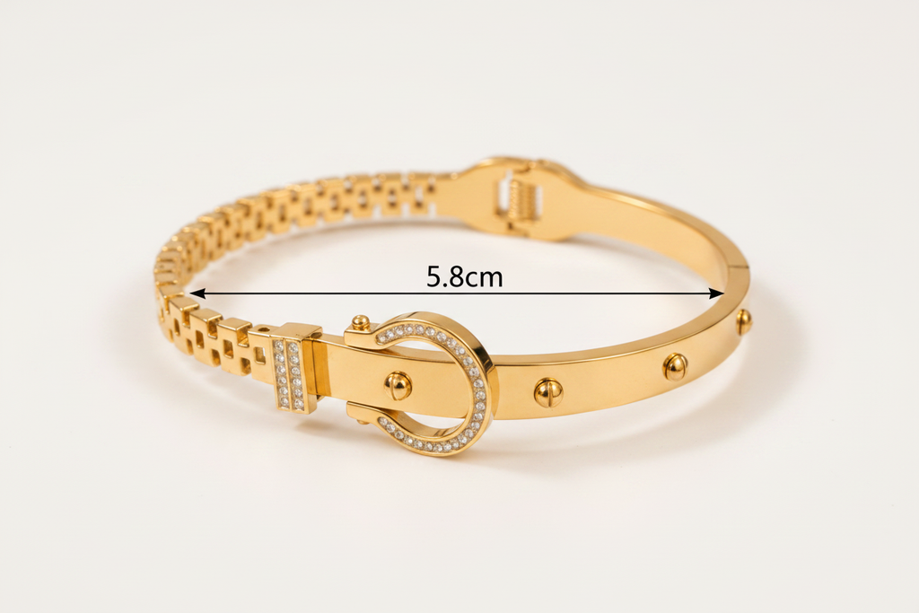 Bangle with 5.8cm centred inside