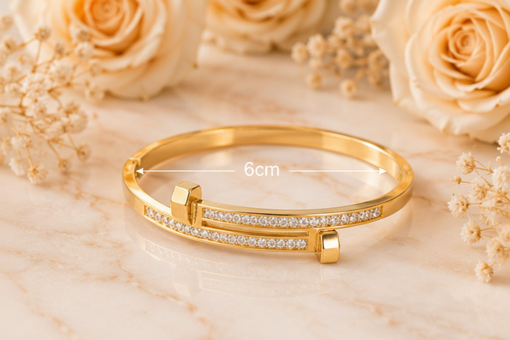 Bangle with 6cm centred inside